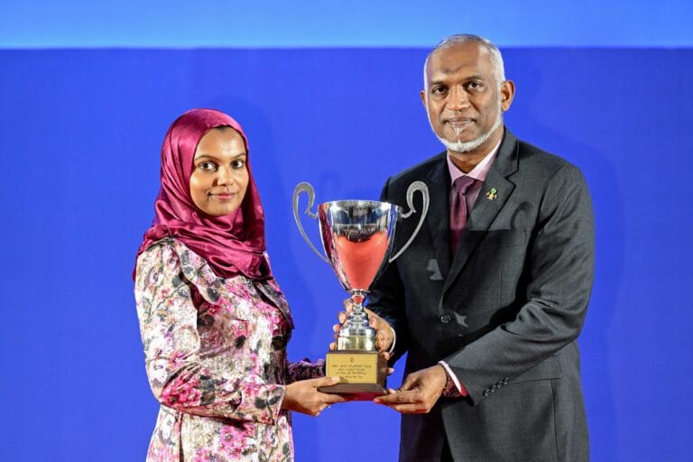 ދިވެހީންގެ އުފެއްދުންތެރިކަމުގެ މައުރަޒުގެ އިނާމު ދިނުމުގެ ރަސްމިއްޔާތު ރައީސް ޝަރަފުވެރިކޮށްދެއްވައިފި