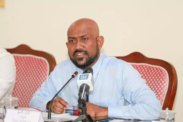 ވަޒީފާއަށް ނުގޮސް މުސާރަ ނެގި މައްސަލައެއް ޕީޖީއަށް ފޮނުވައިފި