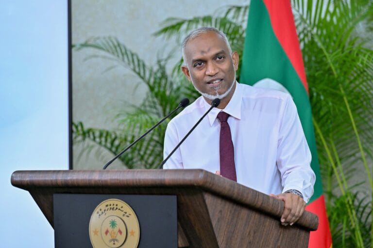 ހައްޖުވެރިންގެ ޑެބިޓު ކާޑުތަކުގެ ލިމިޓަށް 1،750 ޑޮލަރު އިތުރުކޮށްދޭން ރައީސް އެދިވަޑައިގެންފި