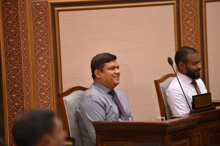 މަޖިލީހުން ނިންމީ މިނިސްޓަރު އަމީންގެ އިތުބާރު އޮތްކަމަށް