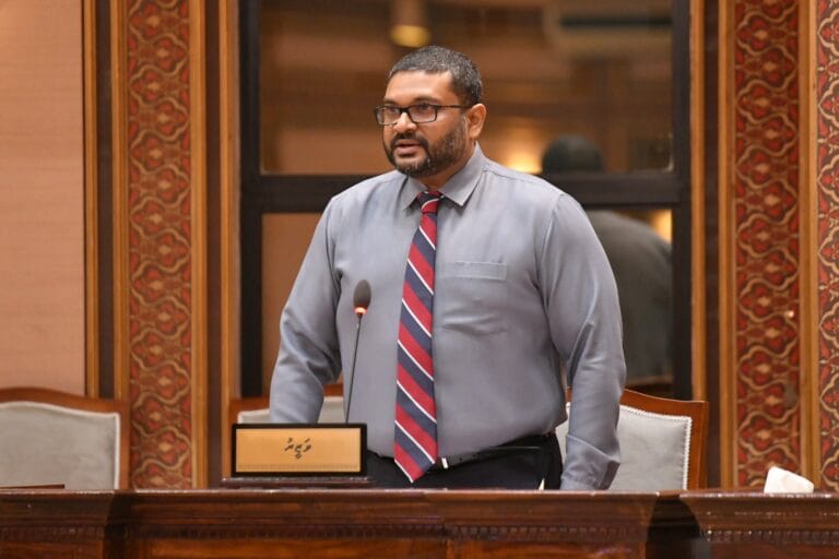 ރާއްޖޭގައި ތިބި 74 އިންޑިއާ ސިފައިން ފޮނުވާލެވުނު، ހަތިޔާރެއް ނުގެންގުޅޭ: ޣައްސާނު
