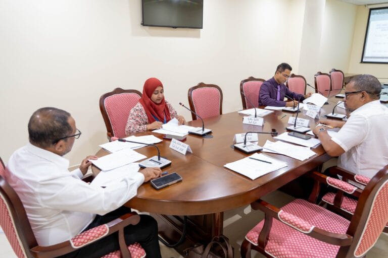 ދުންފަތް މަނާކުރާ “ޖެނެރޭޝަން ބޭން”ގެ ބިލު ކޮމިޓީން ފާސްކޮށްފި