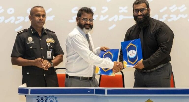 ޤައިދީންނަށް ޤުރްޢާން އުނގަންނާދިނުމާ ގުޅޭ ފަހުމްނާމާއެއްގައި ސޮއިކޮށްފި