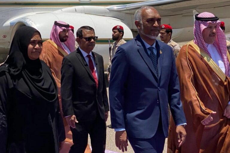 ރައީސްގެ ދެކަނބަލުންނަށް މަދީނާގެ އެއާޕޯޓުން ގާޑްއޮފް އޮނާ އެއް އަރުވައި ހޫނު މަރުހަބާއެއް ދަންނަވައިފި