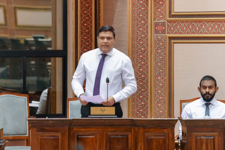 ސަރުކާރުގެ ޓެކްސީ ލައިންގައި އެކި ސައިޒްތަކުގެ ކާރު ހުންނާނެ: އަމީން