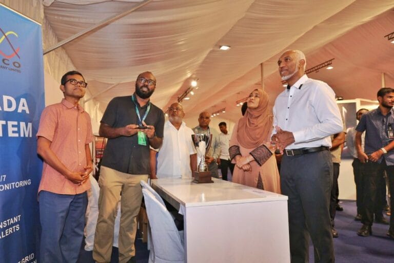 ރައީސްގެ ދެކަނބަލުން މި ކުންފުނީގެ ސްޓޯލަށް ޒިޔާރަތްކުރުމަކީ ލިބުނު ޝަރަފެއް: ސްޓެލްކޯ