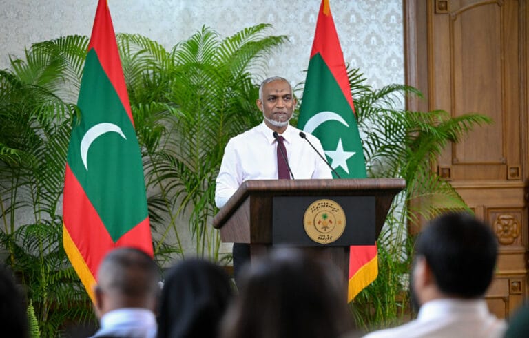 ނޫސްވެރިންނާއި އެކު 15 ގަޑިއިރު – ރައީސް މުޢިއްޒު ތާރީޚުގެތެރެއަށް!