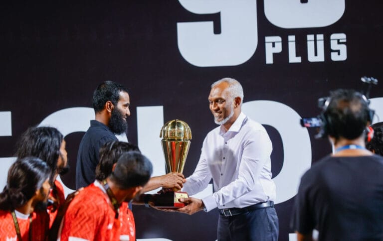 ފުޓްބޯޅައަކީ ރާއްޖޭގެ ކުދިބޮޑު ހުރިހާ ރަށްރަށެއްގައި އިޖްތިމާޢީ ރޫޙު އާލާކޮށްދީފައިވާ ކުޅިވަރެއް: ރައީސް