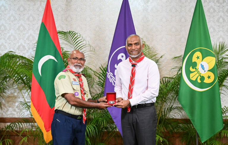 ރައީސުލްޖުމްހޫރިއްޔާއަށް ވޯލްޑް ސްކައުޓް ބެޖް އަރުވައިފި