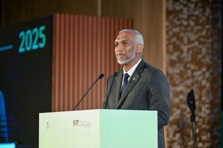 ރައީސް މުއިޒް: ކޮރަޕްޝަން ނައްތާލުމަށް އިދިކޮޅު ފަރާތްތަކުން ދެކޮޅުހަދަނީ ކީއްވެ؟