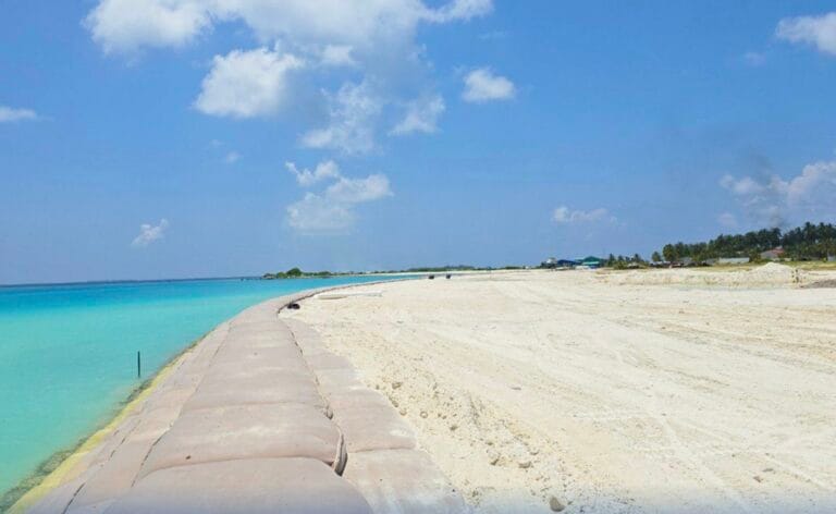 ނިލަންދޫ އެއާޕޯޓް އެޅުމަށް ބިން ހިއްކައި ގޮނޑުދޮށް ހިމާޔަތްކުރުމުގެ މަސައްކަތް ބާރަށް ކުރިއަށް