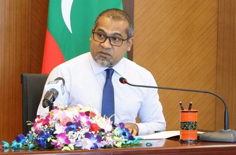 ތަރައްގީގެ މަޝްރޫއުތަކަށް އެހީ ހޯދަން މިނިސްޓަރު ޚަލީލް ކުވައިތުގައި