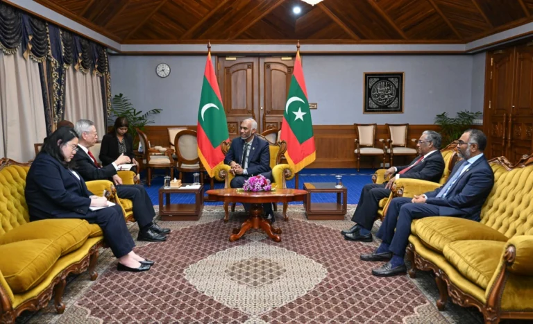 ސިންގަޕޫރުގެ ހައިކޮމިޝަނަރު ރައީސްގެ އަރިހަށް އިހުތިރާމުގެ ޒިޔާރަތެއް ކުރައްވައިފި