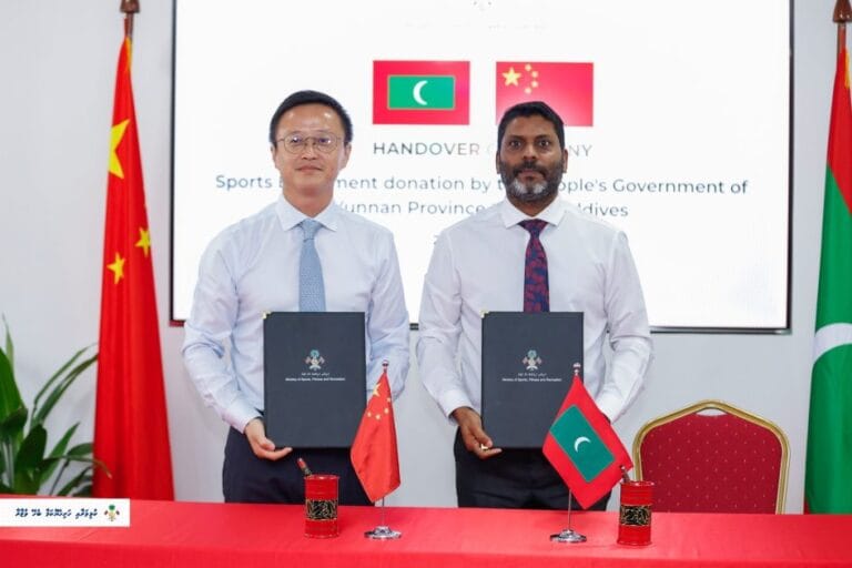 ޗައިނާ އިން ރާއްޖެއަށް ގިނަ އަދަދެއްގެ ކުޅިވަރު ސާމާނު ހަދިޔާކޮށްފި