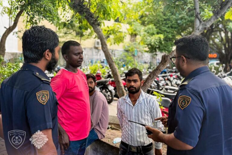 އައްޑޫގައި ގަވާއިދާ ޚިލާފަށް އުޅުނު 80އަށްވުރެ ގިނަ ބިދޭސީން އިމިގްރޭޝަންގެ ބެލުމުގެ ދަށަށް