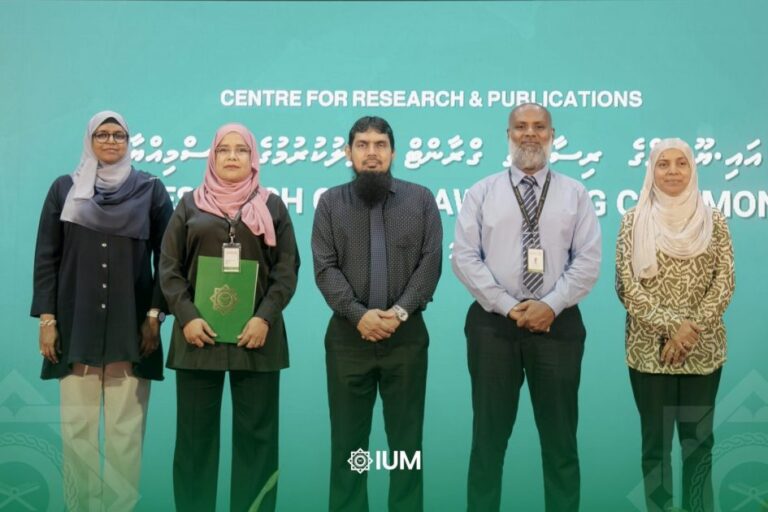 އައިޔޫއެމް އިން ދޭ ރިސާޗް ގްރާންޓްގެ ގޮތުގައި، 350،000 ރުފިޔާ ފަސް ފަރާތަކަށް ދީފި