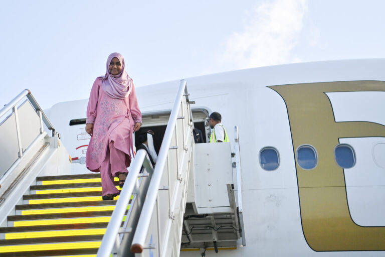 މެރކް ފައުންޑޭޝަން ސަމިޓުގައި ބައިވެރިވެވަޑައިގަތުމަށްފަހު މެޑަމް ސާޖިދާ ރާއްޖެ ވަޑައިގެންފި