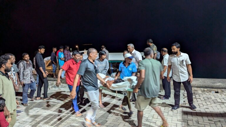 ފައިނު އެކްސިޑެންޓުގައި އަނިޔާވި ތިން މީހުން ވެންޓިލޭޓަރުގައި