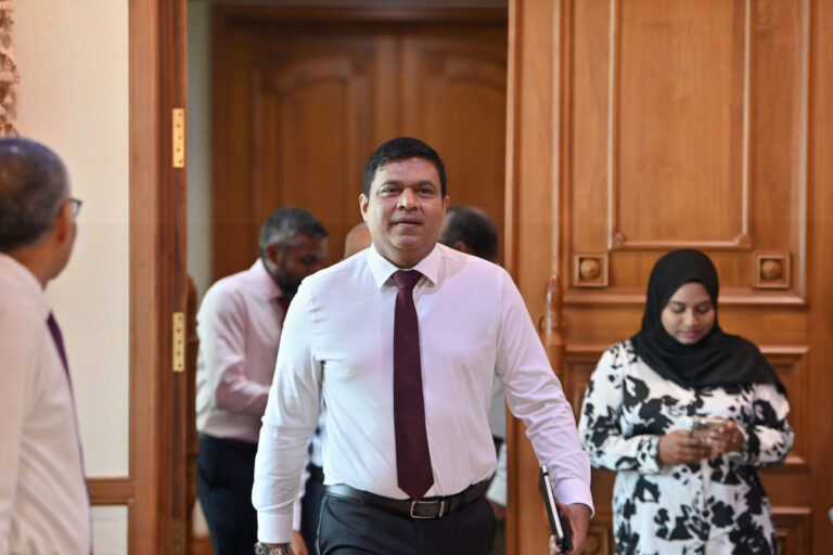 ސަރުކާރުގެ ޓެކްސީ ލައިންގެ ކާރުތައް އުފައްދަން އަންގާރަ ދުވަހު ފަށާނެ: އަމީން