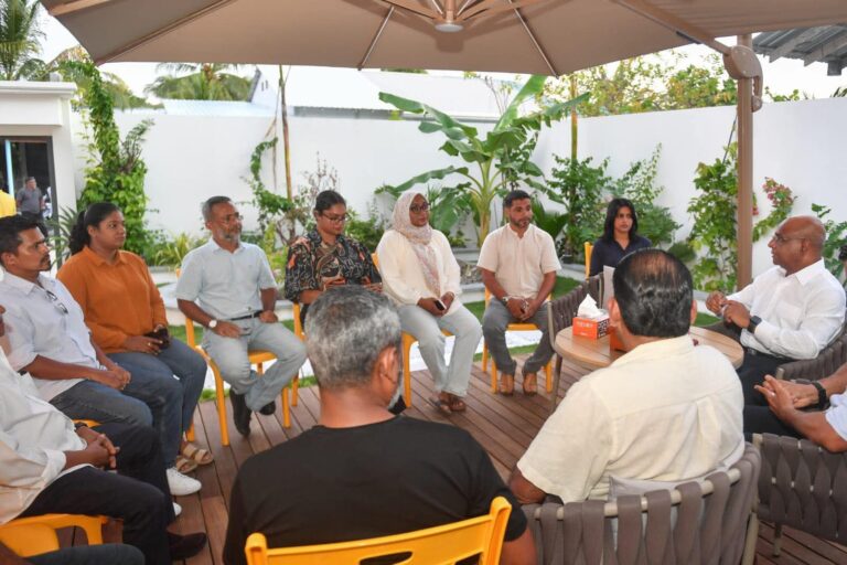 ފުވައްމުލަކު އެމްޑީޕީ ކައުންސިލަރުންނާ ޝާހިދު ބައްދަލުކުރައްވައިފި