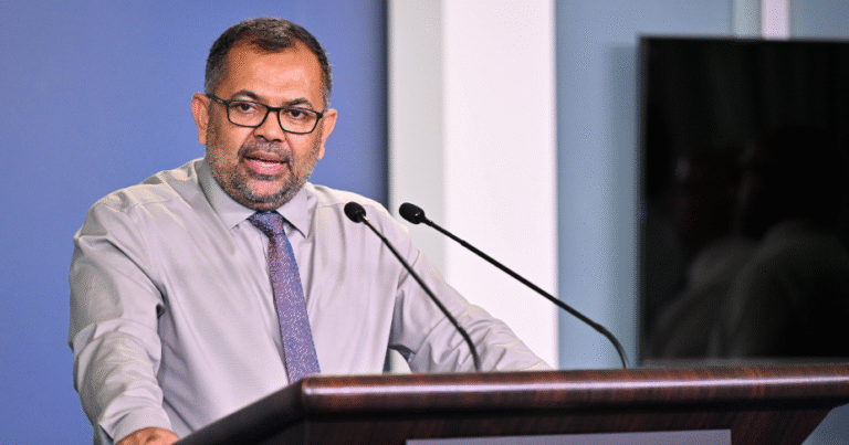 އޭ.އައި.އައި.ބީގެ އަހަރީ ބައްދަލުވުމަށް މިނިސްޓަރ ޒަމީރު ޗައިނާ އަށް ވަޑައިގެންފި