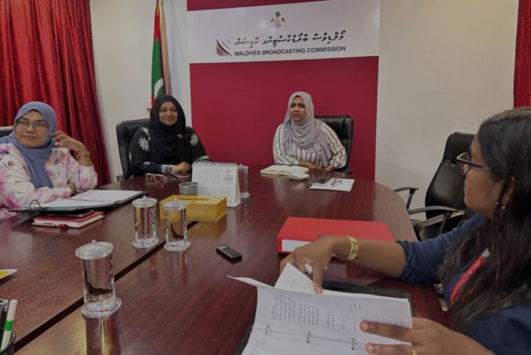 ސާވާއަށް ގެއްލުންދިން ކަމަށް ނިންމައި، ބްރޯޑްކޮމްގެ އައިޓީ އޮފިޝަލު ވަކިކޮށްފި