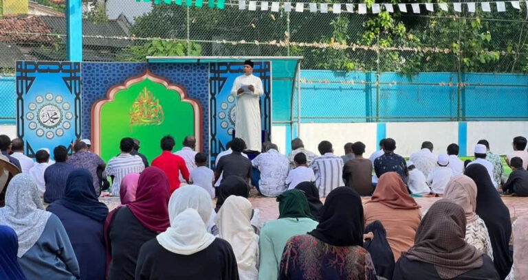 ލަންކާގައި ދިރިއުޅޭ ދިވެހިން ބޮޑު ޖަމާޢަތުގައި ޢީދު ނަމާދުކޮށް, ގިނަ ހަރަކާތްތަކެއް