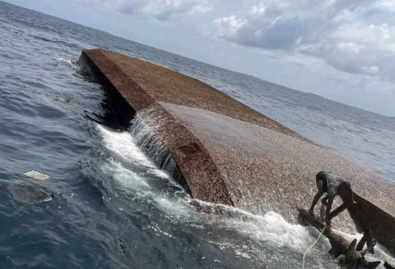 ލޭންޑިން ކްރާފްޓެއް ކާށިދޫ ކަނޑަށް ބަންޑުން ޖަހާލި ހާދިސާގައި ދިވެއްސަކު ނިޔާވެއްޖެ