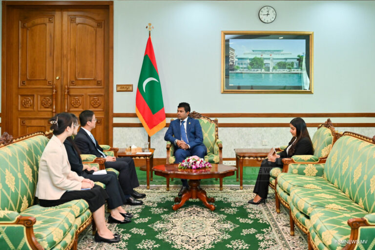 ނައިބު ރައީސްގެ އަރިހަށް ޗައިނާ ސަފީރު، އިޙުތިރާމުގެ ޒިޔާރަތެއް ކުރައްވައިފި