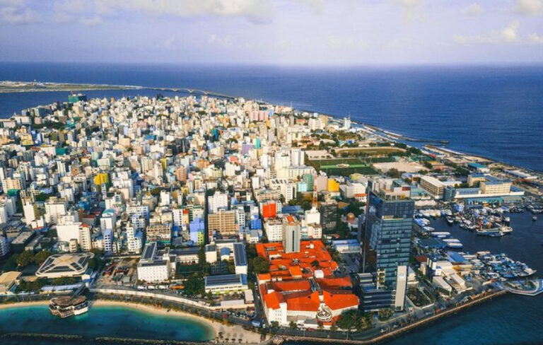 މާލޭގެ ގެއެއްގެ 2 ވަނަ ފަންގިފިލާއިން ވެއްޓުނު މީހަކަށް އައިޖީއެމްއެޗްގައި ފަރުވާދޭން ފަށައިފި