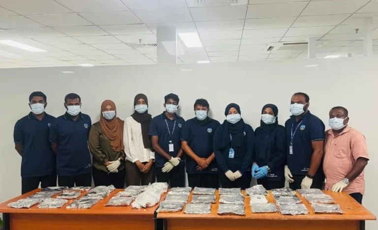 ރާއްޖެ އެތެރެކުރަން އުޅުނު 18 ކިލޯގެ މަސްތުވާތަކެތި އަތުލަައިގެންފި