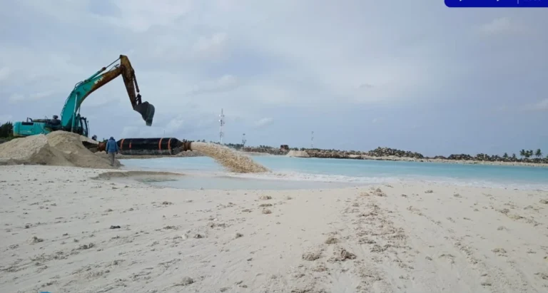 ގުރައިދޫގައި ތަރައްޤީކުރާ އެއަރޕޯޓްގެ ބިން ހިއްކުމުގެ ޢަމަލީ މަސައްކަތް ފަށައިފި