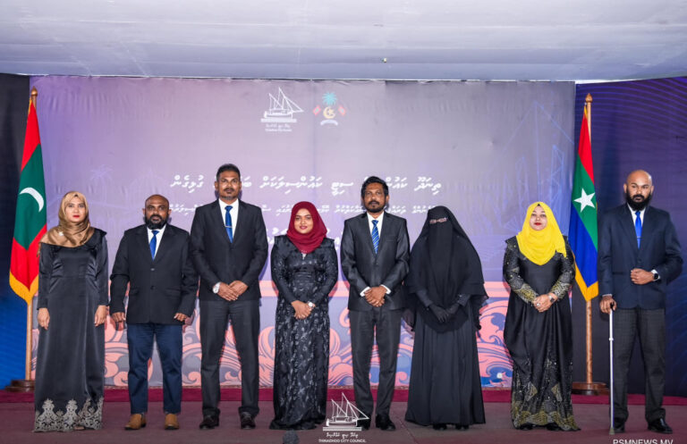 ތިނަދޫގެ މޭޔަރާއި ޑެޕިޔުޓީ މޭޔަރު މުސާރަ ނުލިބޭގޮތަށް ސަސްޕެންޑުކޮށްފި