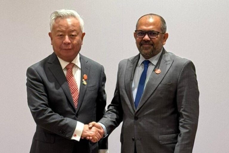 ވަޒީރު ޒަމީރު އޭއައިއައިބީގެ ރައީސްއާ ބައްދަލުކުރައްވައިފި