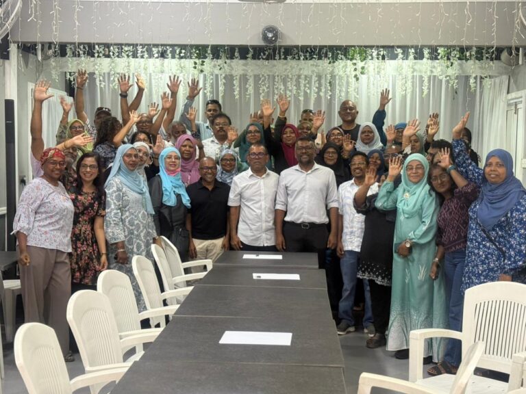 ރައީސް ނަޝީދާއި ފައްޔާޒް މަޝްވަރާ ބައްދަލުވުމެއް ބާއްވައިފި