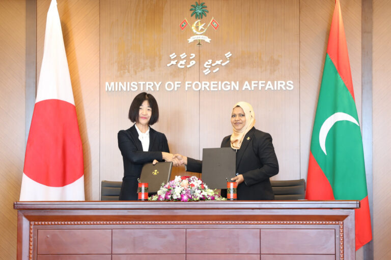 ޖަޕާނު ސަރުކާރުގެ 6 ސްކޮލާޝިޕަކަށް 1.3 މިލިއަން ޑޮލަރު ދީފި