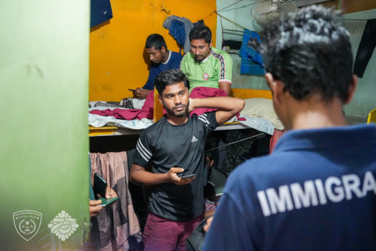 ގަވާއިދާ ޚިލާފަށް އުޅުނު އިތުރު 25 ބިދޭސީއަކު އަތުލައިގެންފި