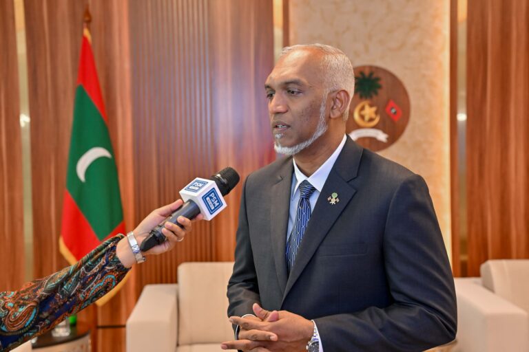 ނުރަސްމީ ދަތުރުފުޅެއްގައި ރައީސް ސިންގަޕޫރަށް ވަޑައިގެންފި