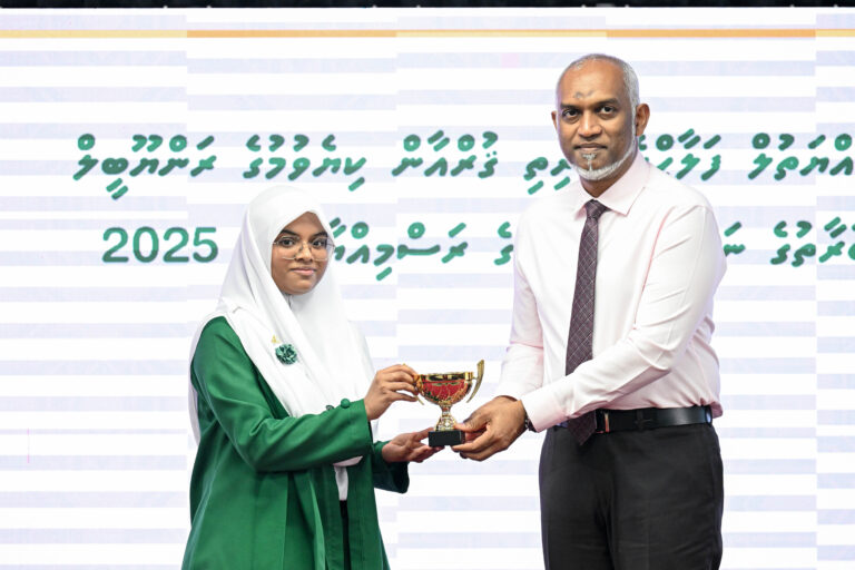 ޖަމުޢިއްޔަތުލް ފަލާޙްގެ ޤުރުއާން ކިޔެވުމުގެ ރަންޔޫބީލް މުބާރާތުގެ އިނާމު ދިނުމުގެ ރަސްމިއްޔާތު ޝަރަފްވެރިކޮށްދެއްވީ ރައީސް