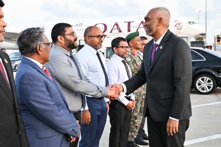 ރައީސް މުއިއްޒު އިނގިރޭސިވިލާތައް ފުރާވަޑައިގެންފި