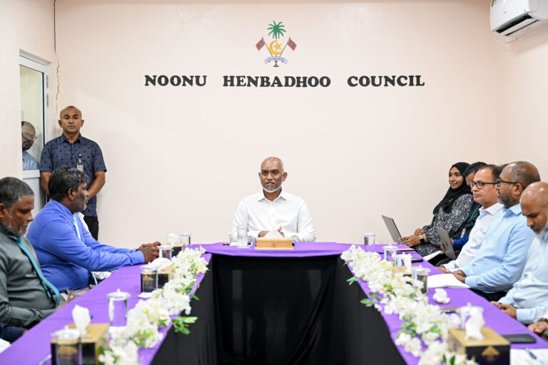 ރައީސް ހެނބަދޫ ކައުންސިލާއި ބައްދަލުކުރައްވައި ރައްޔިތުންނަށް އެންމެ މުހިންމު ކަންކަމާ ގުޅޭގޮތުން މަޝްވަރާކުރައްވައިފި