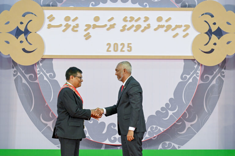 ނިޝާން އިއްޒުއްދީން އިއްޒަތުގެ ވެރިކަން މުއުތަސިމަށް އަރުވައިފި