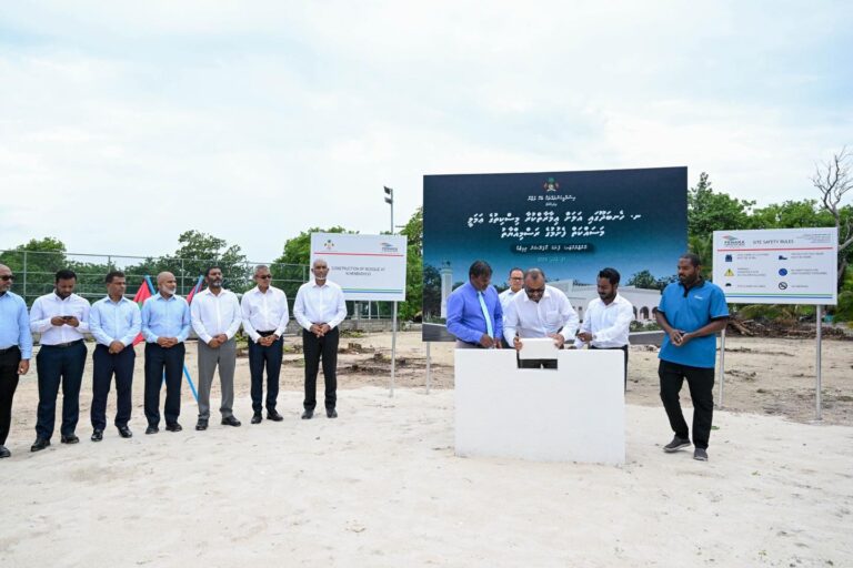 ހެނބަދޫ އައު މިސްކިތުގެ ބިންގާ އަޅުއްވައިފި