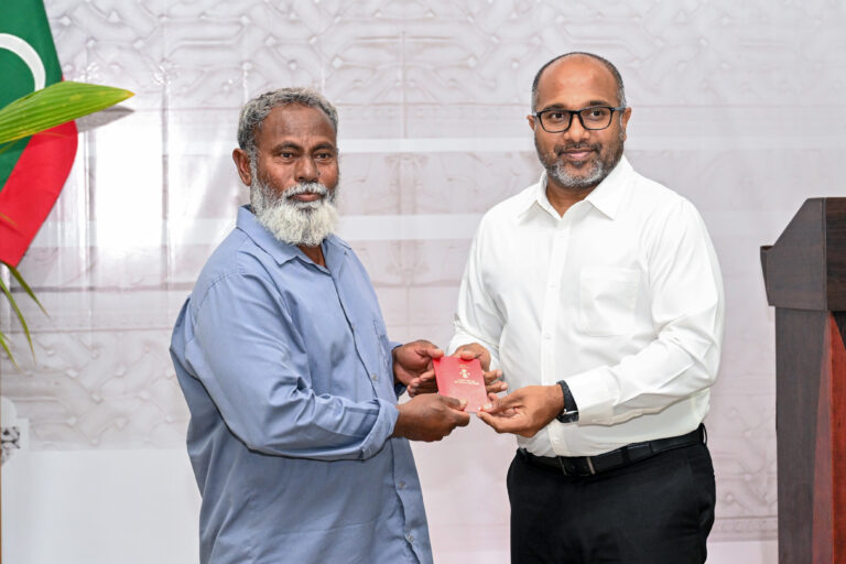 މަނަދޫގައި ޕާސްޕޯޓުގެ ހިދުމަތް ފަށައިފި