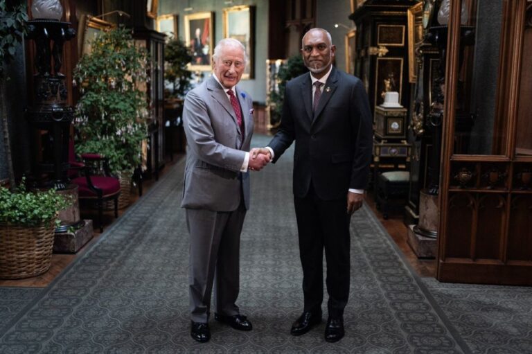 ރައީސް އިނގިރޭސިވިލާތަށް ކުރެއްވި ދަތުރުފުޅު ނިންމަވައިލައްވައިފި 