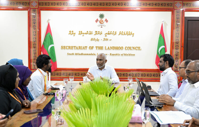ލަންދޫގެ ތަރައްޤީއަށް ބޭނުންވާ ކަންކަމާގުޅޭގޮތުން ރައީސް މަޝްވަރާކުރައްވައިފި