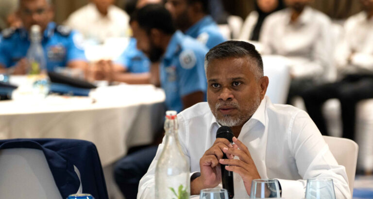 މުޒާހަރާގައި ހައްޔަރުކުރި 2 މީހުންނަށް ދައުވާކުރަނީ ނަސޭހަތުގެ އެއްބަސްވުމުގައި ސޮއިނުކުރުމުން