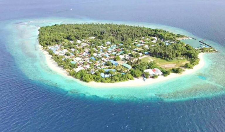 މާޅޮހުގެ ފަޅުގައި އޮތް ދޯންޏެއްގައި އެއްޗެއް ގޮވައި 2 ބިދޭސީއަކަށް އަނިޔާވެއްޖެ