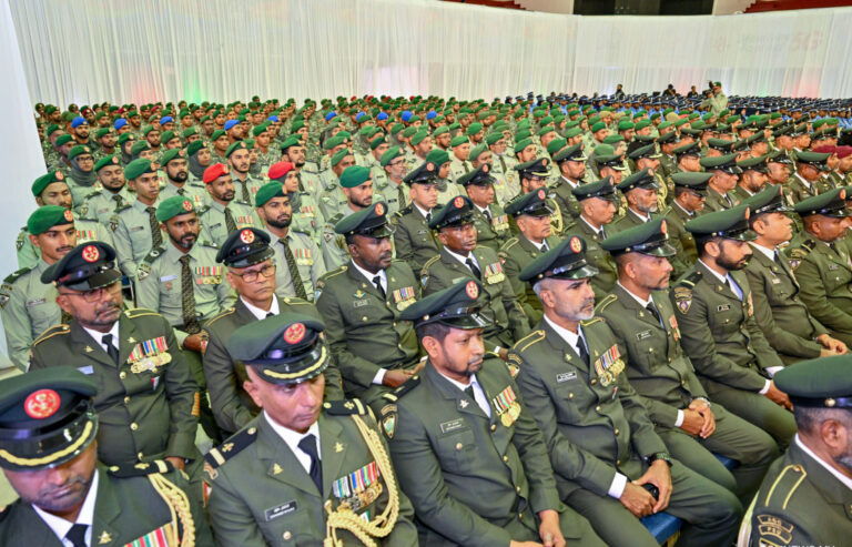 ރައީސްގެ ޚާއްސަ މެޑަލް ސިފައިންނާއި ފުލުހުންގެ 6 އޮފިސަރަކަށް