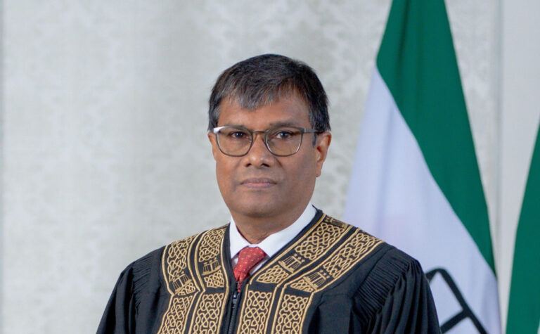 އުއްތަމަ ފަނޑިޔާރު އަޙްމަދު މުޢުތަޞިމް ޢަދުނާން ޝަރަފުވެރިކަމާއެކު ރިޓަޔަރ ކުރައްވައިފި